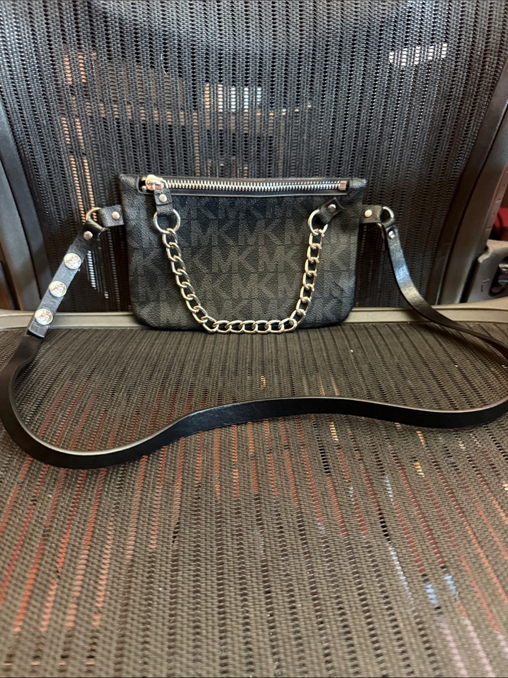 Michael Kors Signature Chain Belt Bag Pouch – Black / Silver Hardware